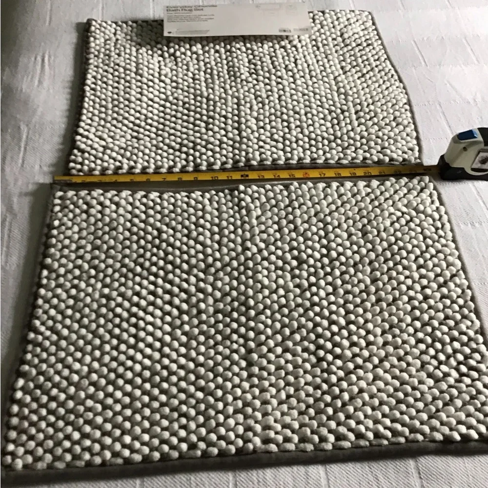 2 PACK Room Essentials Gray and White Bath Rug Set